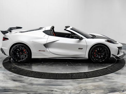 Used 2023 Chevrolet Corvette Z06 w/ Z07 Performance Package RWD image 24