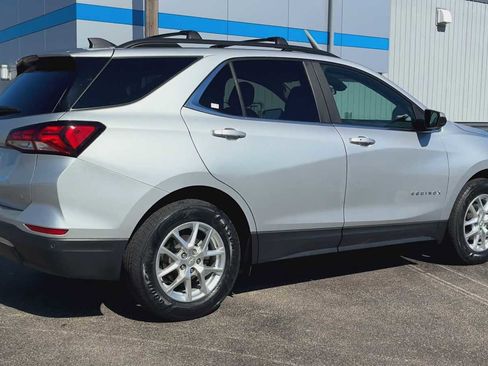 Used 2022 Chevrolet Equinox LT image 2