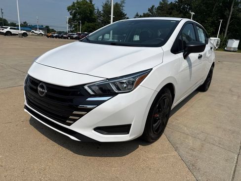 Used 2023 Nissan Versa S FWD image 2