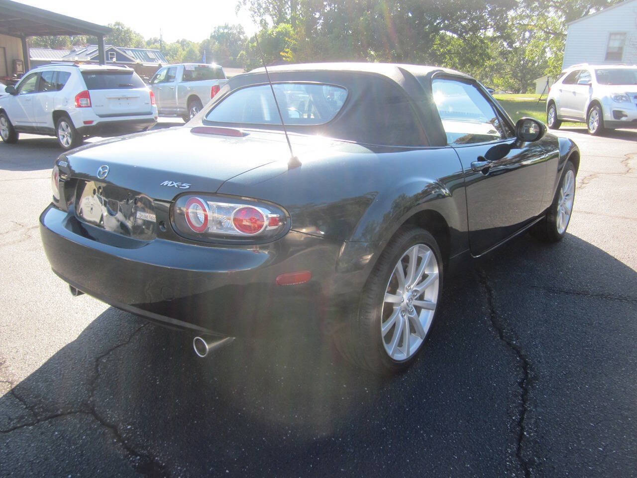 Used 2006 MAZDA MX-5 Miata Grand Touring RWD image 6
