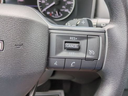 Used 2025 Nissan Rogue S AWD/4WD image 21
