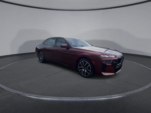 Used 2026 BMW 740i RWD image 3