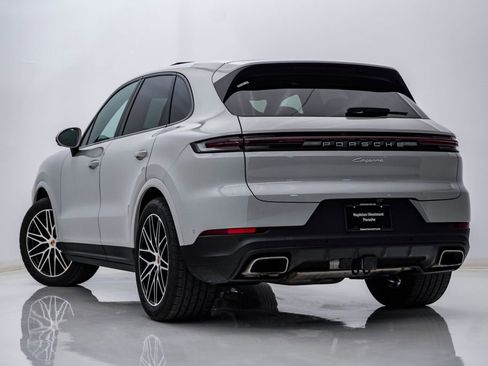Certified 2025 Porsche Cayenne AWD/4WD image 3