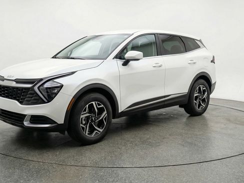 Used 2025 Kia Sportage LX image 3
