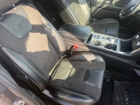 Used 2019 Ford Explorer Limited w/ Class III Trailer Tow Package image 12