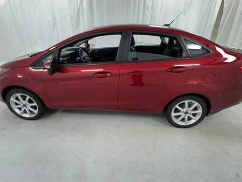 Used 2017 Ford Fiesta SE w/ Equipment Group 201A FWD image 6