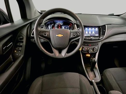 Used 2020 Chevrolet Trax LS w/ Tint and Cruise Package FWD image 5