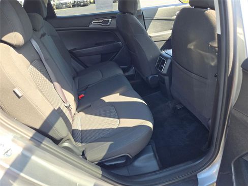 Used 2024 Kia Sportage LX image 11