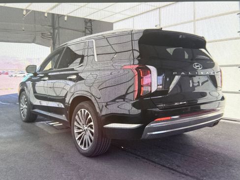 Used 2025 Hyundai Palisade Calligraphy image 3
