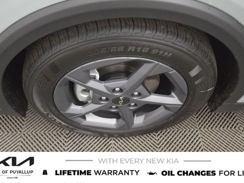 New 2025 Kia K4 LXS image 21