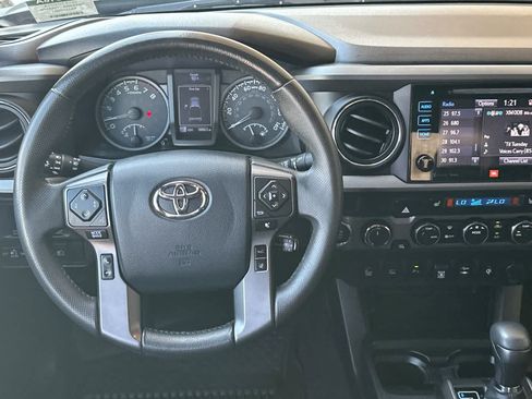 Used 2019 Toyota Tacoma TRD Off-Road AWD/4WD image 13