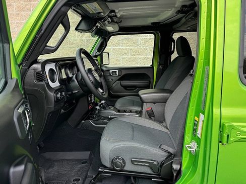 Used 2025 Jeep Wrangler Willys image 26