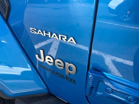 Used 2022 Jeep Wrangler Unlimited Sahara AWD/4WD image 11