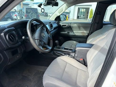 Used 2018 Toyota Tacoma SR RWD image 4