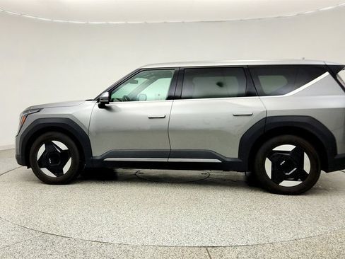 Used 2024 Kia EV9 Light Long Range RWD image 8