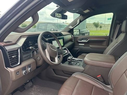 Used 2025 GMC Sierra 1500 Denali RWD image 5