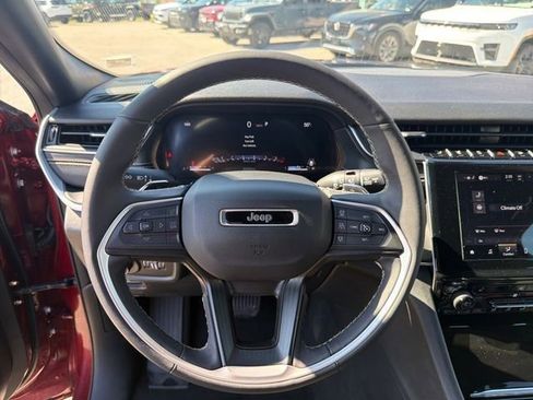 Used 2025 Jeep Grand Cherokee Altitude AWD/4WD image 49