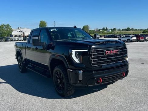 Used 2024 GMC Sierra 2500 AT4 AWD/4WD image 3