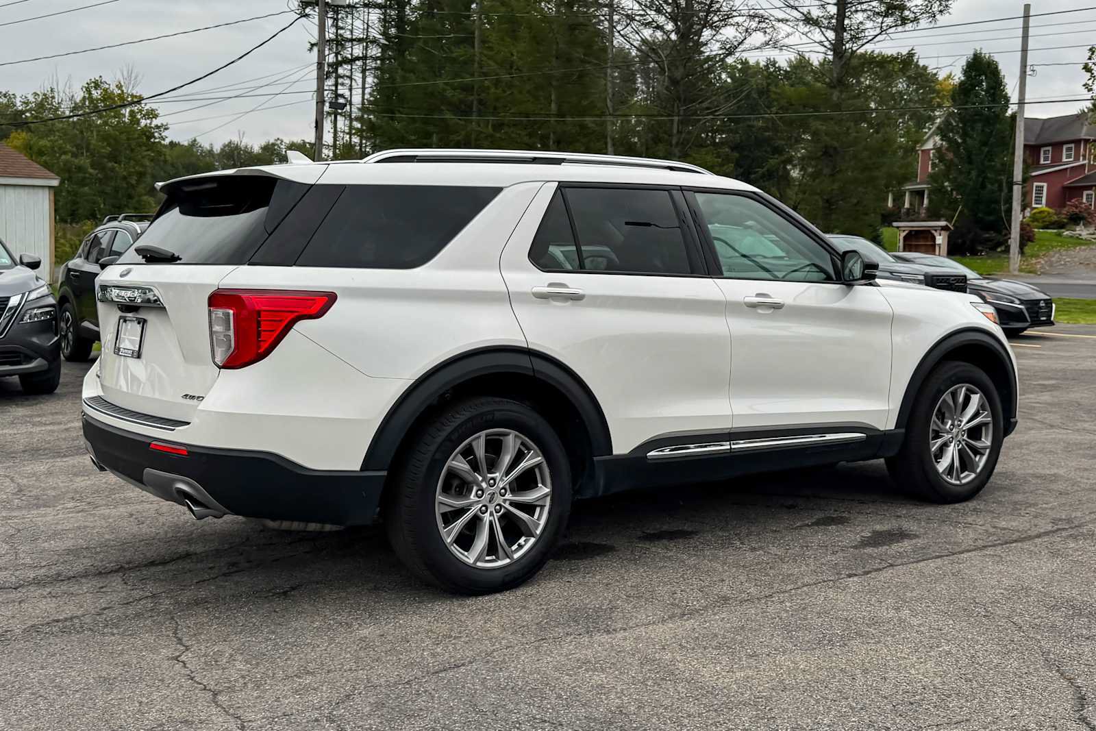 Used 2022 Ford Explorer Limited w/ Equipment Group 301A AWD/4WD image 3