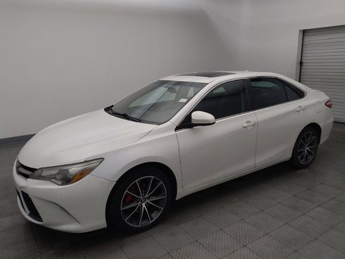 Used 2017 Toyota Camry XSE w/ Moonroof Package FWD image 2