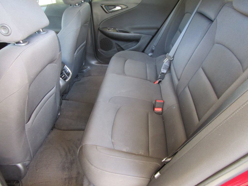 Used 2018 Chevrolet Malibu LT FWD image 16