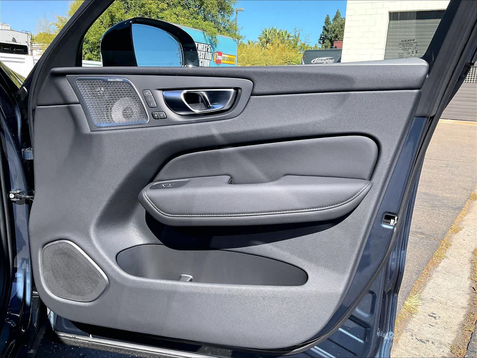 New 2027 Volvo XC60 T8 Ultra AWD/4WD image 30