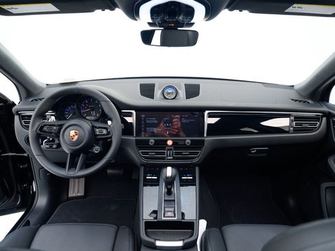 Certified 2026 Porsche Macan Turbo AWD/4WD image 19