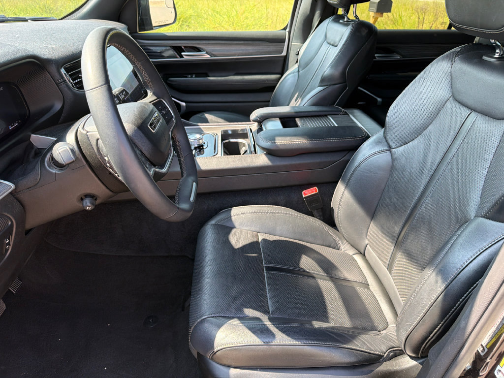 Used 2024 Jeep Wagoneer Series II AWD/4WD image 9