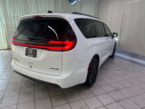 Used 2026 Chrysler Pacifica Limited w/ S Appearance Package FWD image 5