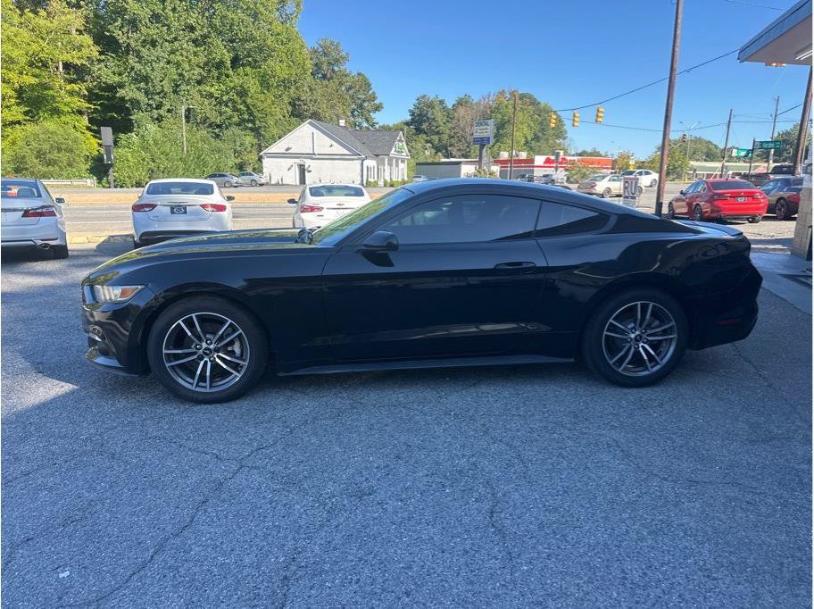 Used 2017 Ford Mustang Coupe RWD image 4