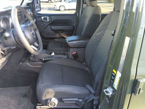 Used 2023 Jeep Gladiator Sport AWD/4WD image 5