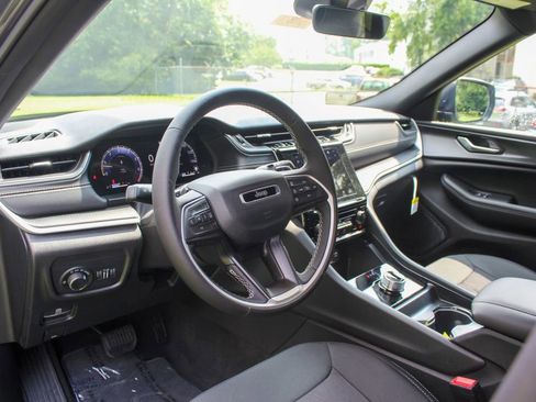 New 2025 Jeep Grand Cherokee L Laredo image 11