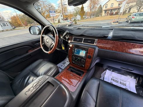 Used 2008 Chevrolet Avalanche LTZ w/ LTZ Preferred Equipment Group image 20