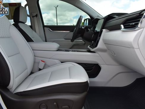 Used 2026 GMC Acadia Denali w/ Super Cruise Package FWD image 5