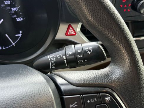 Used 2022 Toyota Sienna LE FWD image 49