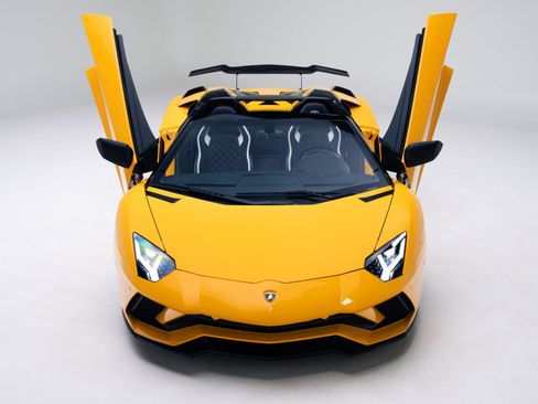 Used 2018 Lamborghini Aventador S image 7