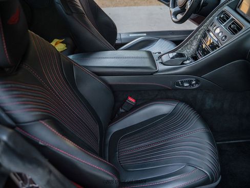 Used 2018 Aston Martin DB11 Coupe image 41