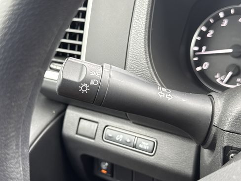 Used 2024 Nissan Frontier SV w/ Technology Package image 16