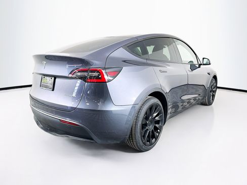 Used 2021 Tesla Model Y Long Range image 9