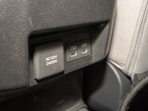 Used 2025 Toyota Tacoma TRD Off-Road image 7