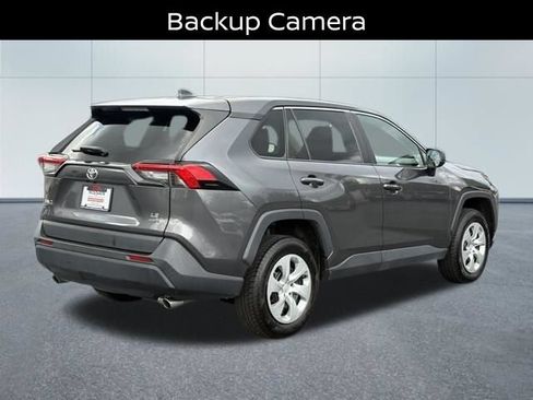 Used 2022 Toyota RAV4 LE AWD/4WD image 3