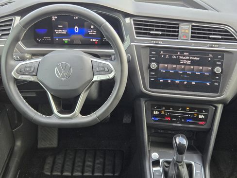 Used 2022 Volkswagen Tiguan SE FWD image 23