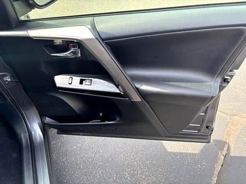 Used 2017 Toyota RAV4 Limited image 35