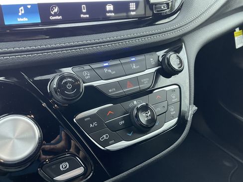 New 2026 Chrysler Pacifica Select image 29