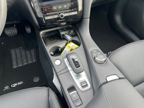 New 2025 INFINITI QX50 Luxe image 12