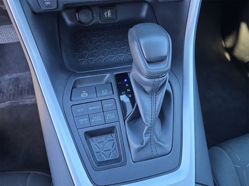 Used 2024 Toyota RAV4 XLE image 19