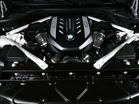 Used 2022 BMW X5 M50i w/ Executive Package image 35