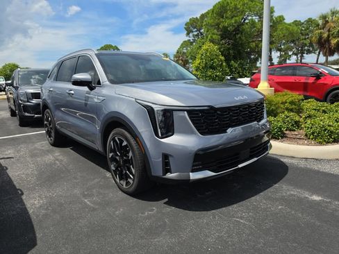 Used 2025 Kia Sorento EX w/ Panoramic Sunroof Package FWD image 2