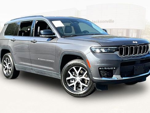 Used 2024 Jeep Grand Cherokee L Limited w/ Luxury Tech Group II image 3