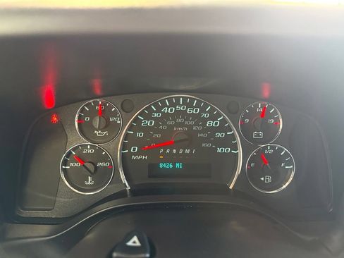 Used 2025 Chevrolet Express 2500 w/ Driver Convenience Package RWD image 12